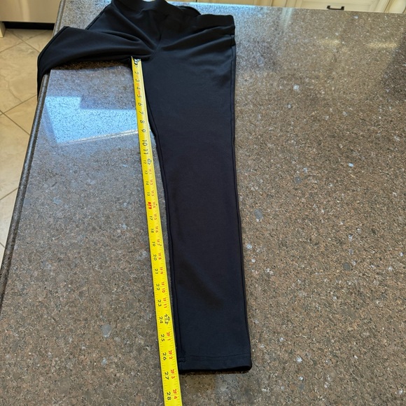 HUE Ponte Black Leggings Back Pocket Jean Style Size Medium - Picture 10 of 10
